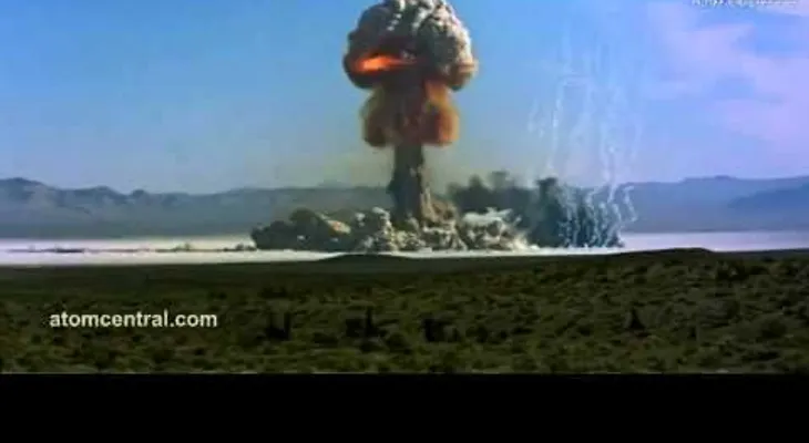 Explosiones de bombas atómicas: Compilación