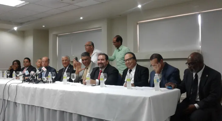 Partidos de oposición piden diálogo político se haga a puerta abierta