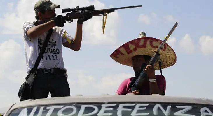 El horror narco en Michoacán: las autodefensas difunden un documental
