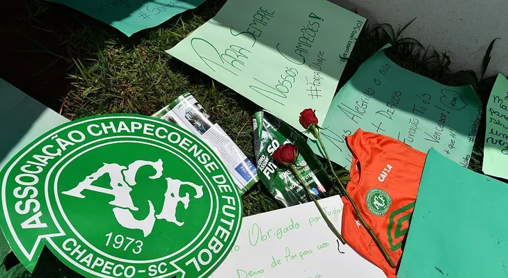 Homenajes al Chapecoense se trasladan a las camisetas