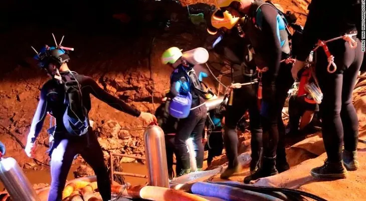 Rescate en Tailandia: los buzos comienzan la misión para liberar a los niños atrapados en la cueva