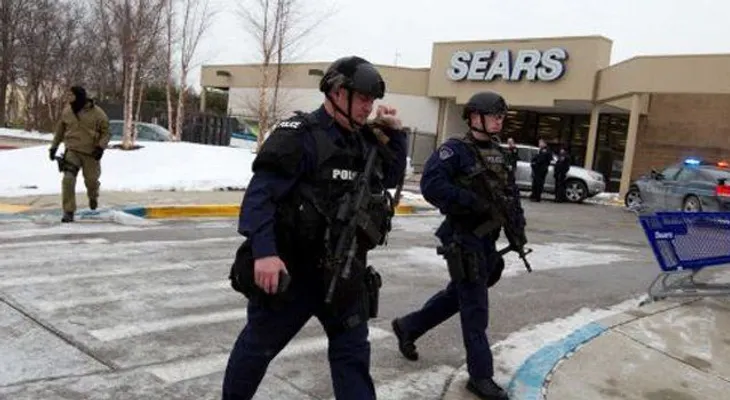 Tres muertos por tiroteo en centro comercial de Maryland