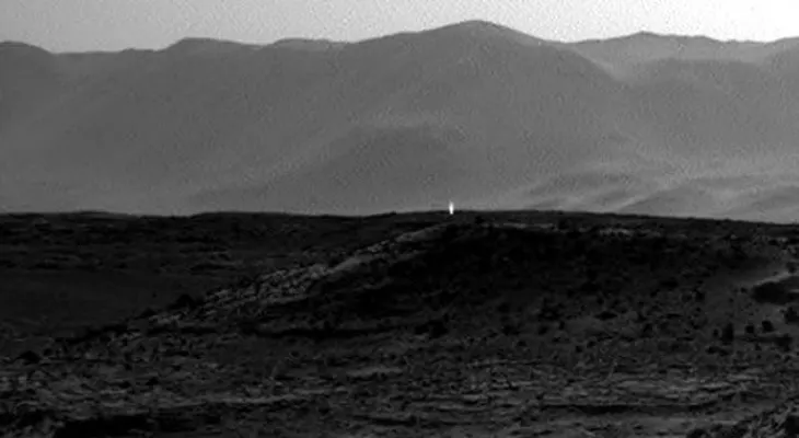 La NASA revela el misterio de la luz captada por el Curiosity 