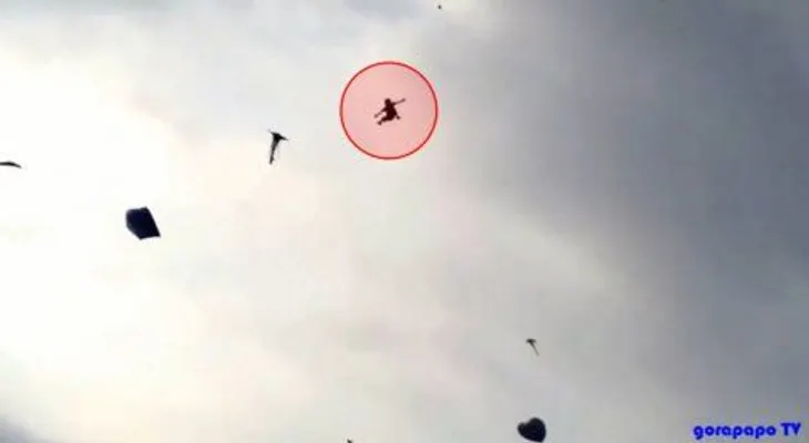 Niño de 5 años muere al ser elevado por un cometa (Video)
