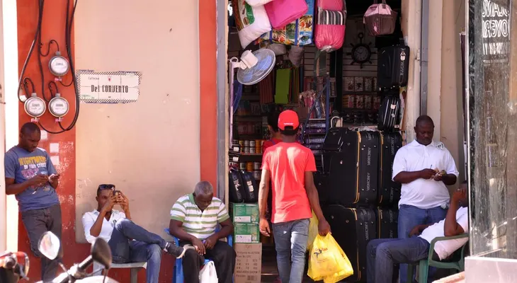 Amet desaloja vendedores ambulantes