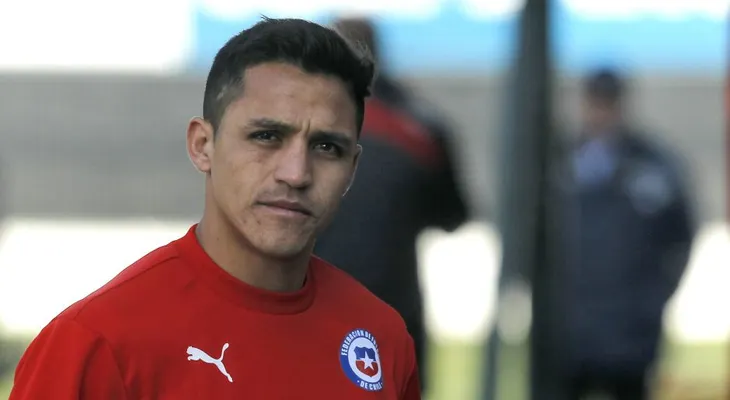 Alexis Sánchez manda dos camiones de ayuda a su inundada ciudad de Tocopilla