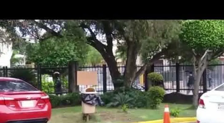 Haitiano se enfrentó con policías en titoteos al estilo del "Viejo Oeste Americano"