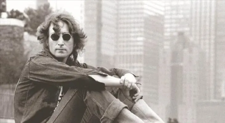 Mechón de cabello de Lennon es subastado por 35.000 dólares