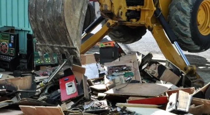 Destruyen 160 máquinas tragamonedas que operaban de manera ilegal