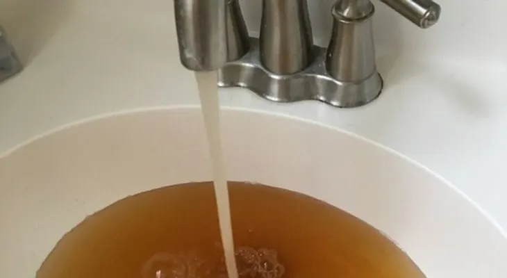 Las llaves de sus casas tenían alcohol en lugar de agua