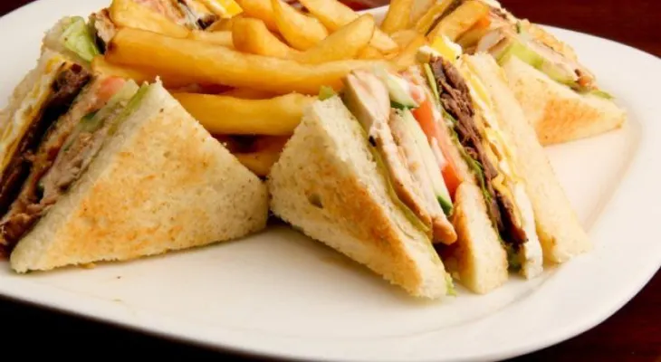 Sandwich Club House (y su receta) 
