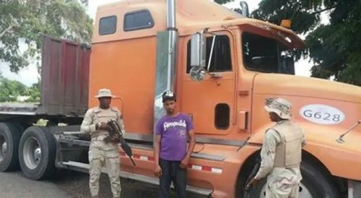 Cesfront ocupa una patana con contrabando de ron haitiano