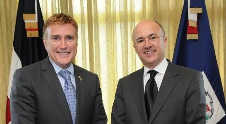 Embajador Brewster y Domínguez Brito hablan de corrupción y narcotráfico