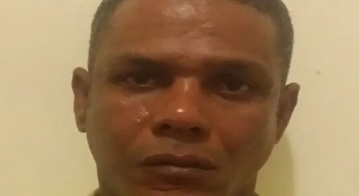 Policía apresa presunto ladrón de vehículos en supermercado de Arroyo Hondo; le incauta 3