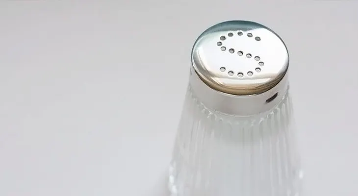 La OMS dice reducir consumo de sal es tan importante como dejar de fumar