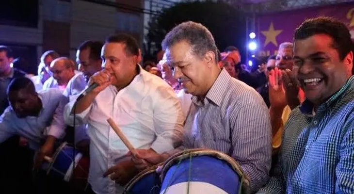 Leonel moviliza a miles en la capital