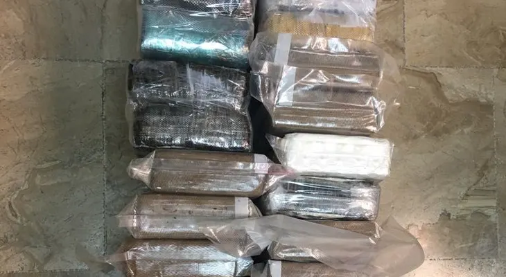 DNCD ocupa 20 paquetes y láminas de drogas con un peso de 21 kilos y 98 gramos
