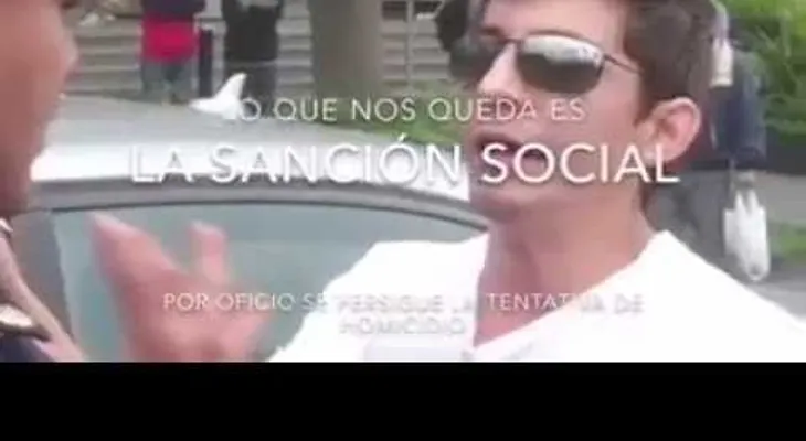 Atropella a un ciclista con su coche, golpea a un Policía y se da a la fuga arrastrando la bicicleta