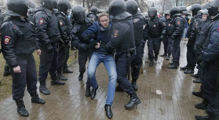 Más de 100 detenidos en Rusia durante manifestaciones contra Vladimir Putin