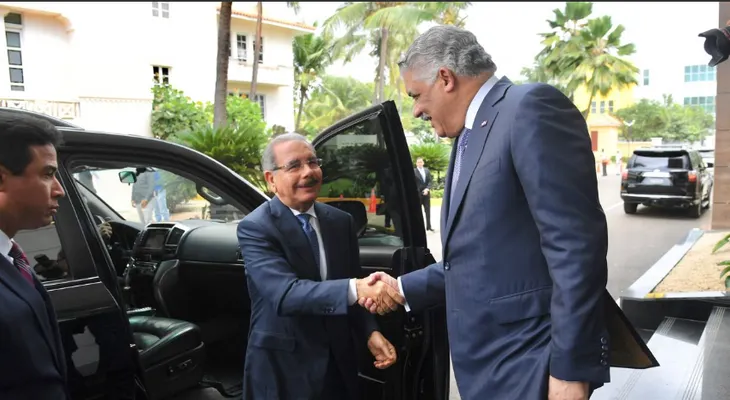 Danilo llega a Cancillería para iniciar diálogo por crisis de Venezuela