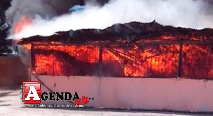 Fuego destruye centro de diversión en Santiago