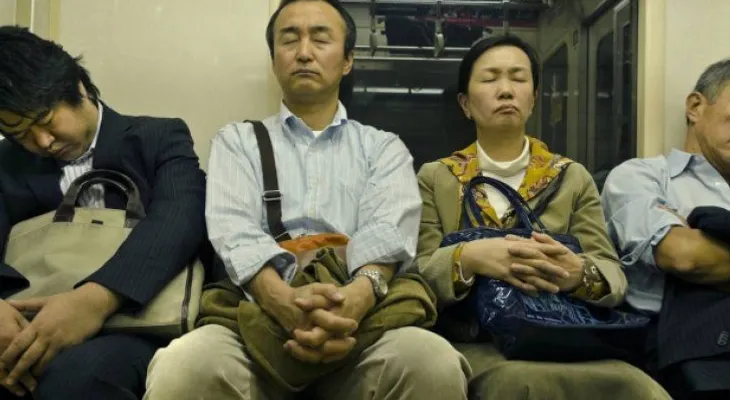 "Inemuri": El secreto de los japoneses para reponer fuerzas rápido