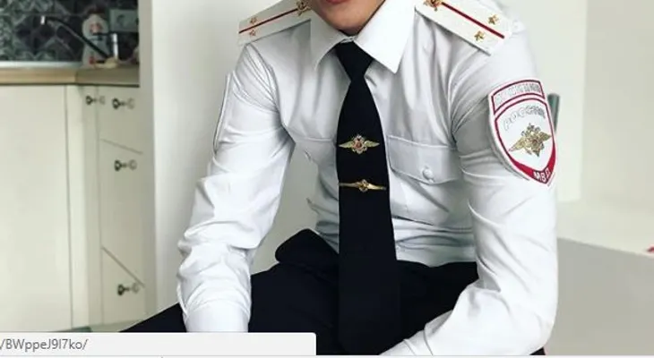 "¡Por favor, arréstame!"; le piden al policía más guapo de Rusia