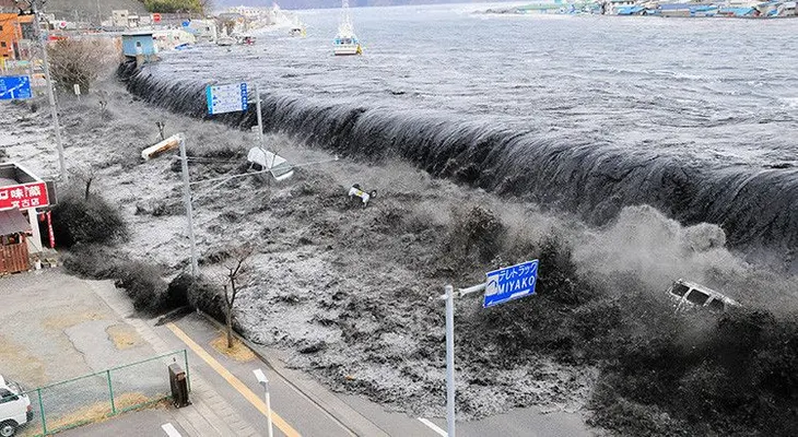 Así vivió Japón el devastador tsunami que causó la catástrofe de Fukushima (VIDEO)