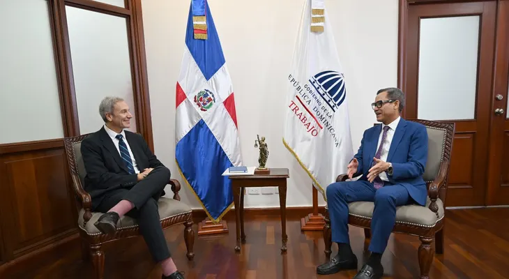Eddy Olivares recibe visita director subregional OIT