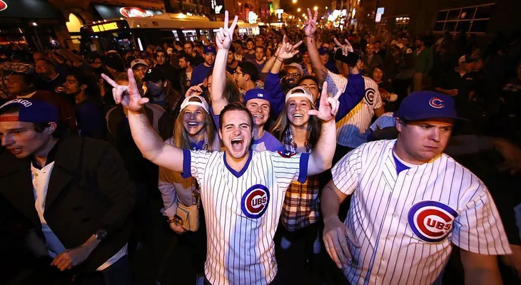 Así enloquecieron los fanáticos de los Cubs con la victoria tras 108 años de espera