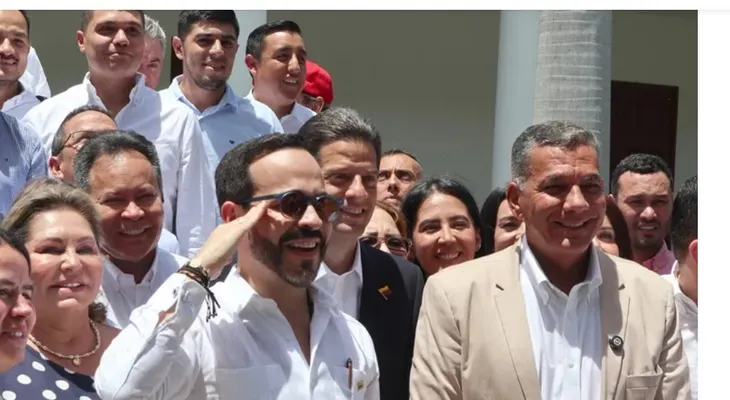 Polémica en Colombia por posible investidura de De la Espriella