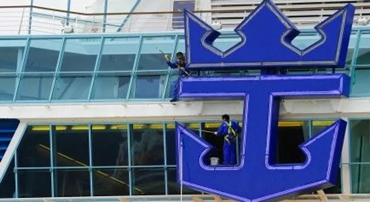 Se enferman 281 pasajeros a bordo de crucero