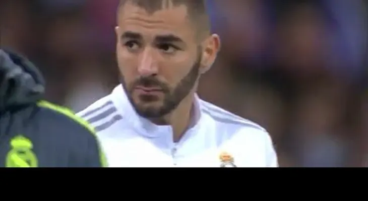 Piden expulsar a Benzema de la selección por escupir víctimas atentado de París (VIDEO)