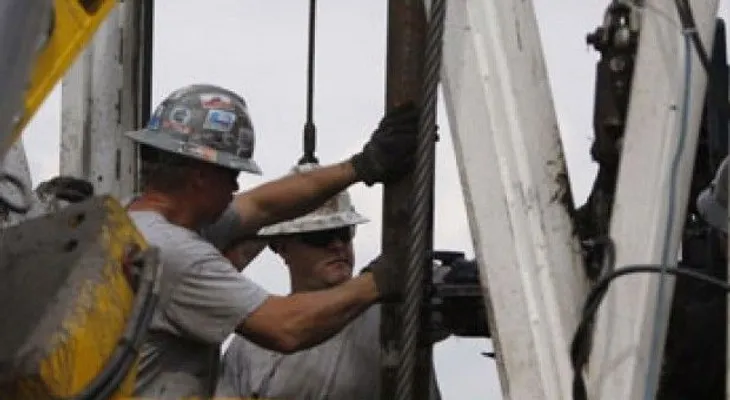 Precios petróleo seguirán bajos en 2015, dice el Banco Mundial