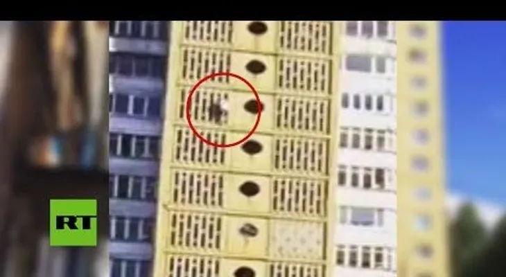 "Spiderman ruso" baja por un edificio de 17 pisos