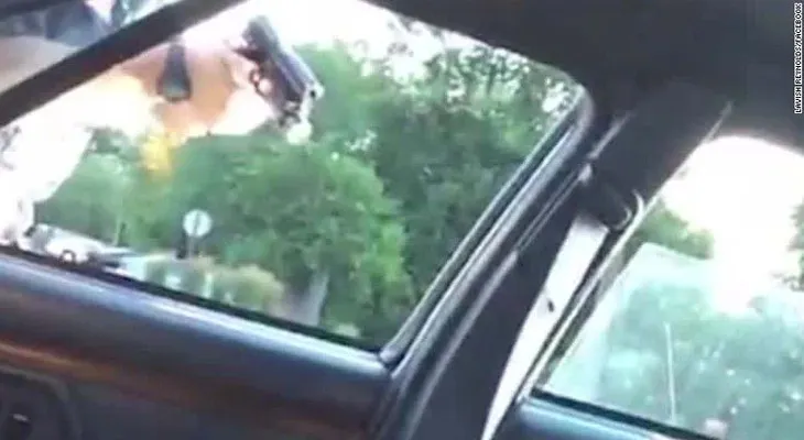 Mujer transmite en vivo lo que ocurrió tras un tiroteo con un policía involucrado