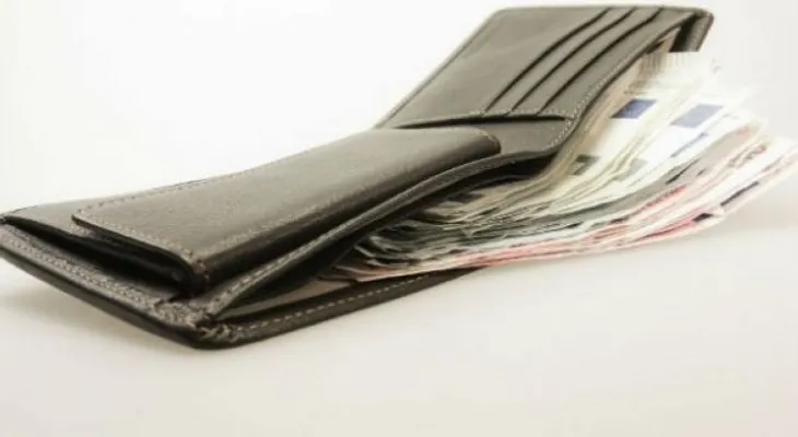 La gente devuelve más carteras perdidas cuando tienen más dinero 