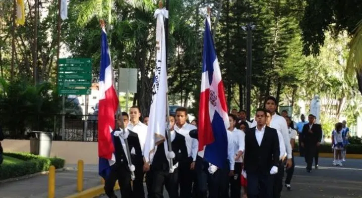 Colegio Santo Domingo conmemora 172 aniversario de la Independencia Nacional