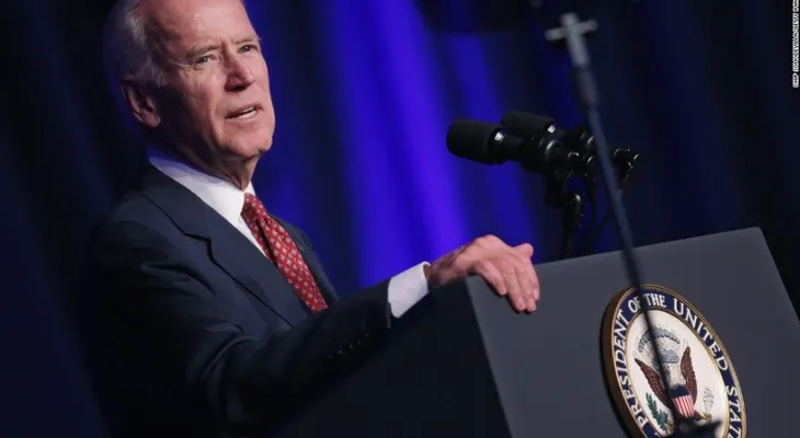Obama da su 'bendición' a una posible candidatura de Joe Biden para 2016