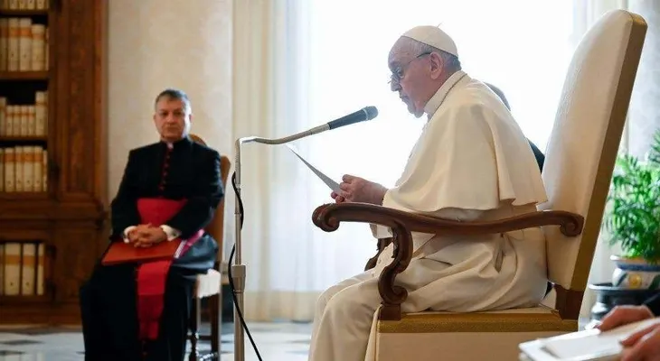 El papa vuelve a sufrir un ataque de ciática y no podrá oficiar sus próximas misas