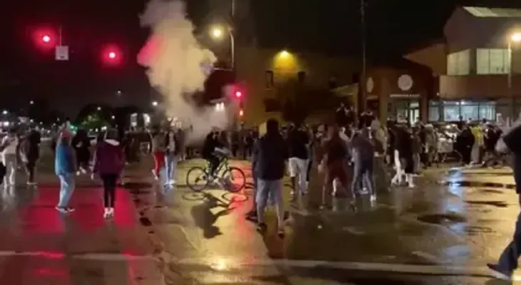 Muerte de hombre asfixiado por policías, genera furia y repulsa