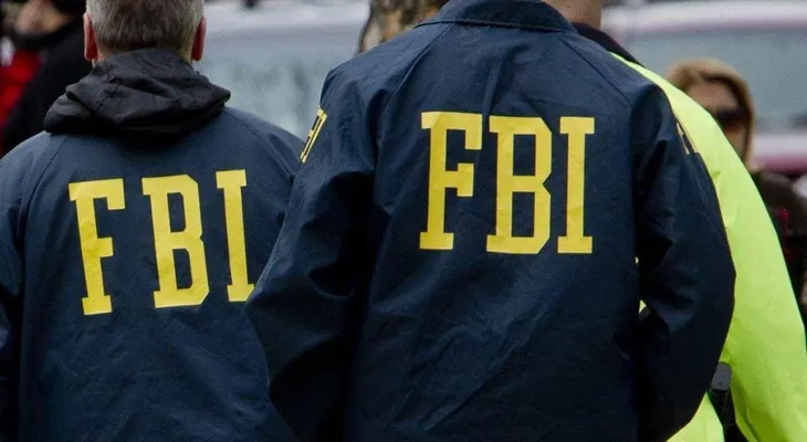 6.100 crímenes de odio en EEUU el año pasado, según el FBI