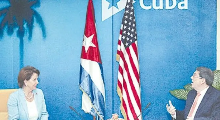 Pelosi se reúne con el canciller cubano 