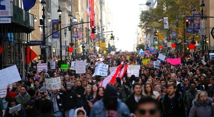 Miles se congregan para "Marcha de Mujeres" en Washington contra Trump 