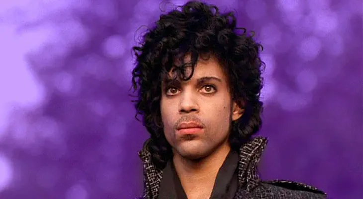 Prince iba a salir de gira con piano morado personalizado