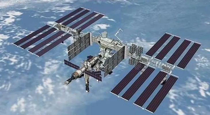 Cápsula Soyuz se acopla a la Estación Espacial 