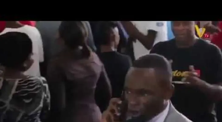 "Hola, ¿es el cielo?": un predicador africano llama por teléfono a Dios (VIDEO)