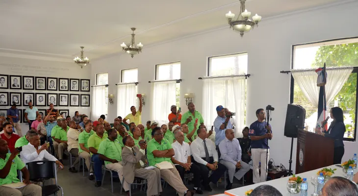 El INTRANT elaborará reglamento que regulará taxistas en Puerto Plata