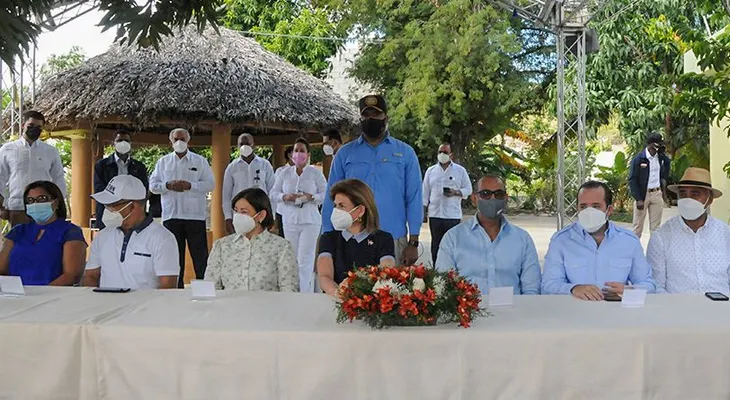 Gobierno entrega  7 viviendas económicas construidas por Obras Públicas en Carretón-Nizao