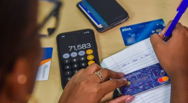 Tarjetas de crédito en RD crecen apenas 2.1 % en un año por presión inflacionaria